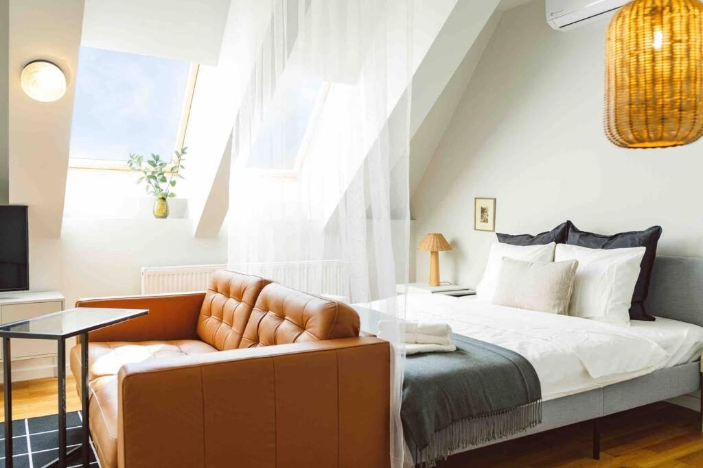 Vivando - Beautiful Studio B + Parking บูคาเรสต์ ภายนอก รูปภาพ
